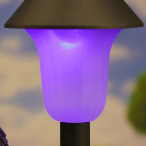 Садовый фонарь "Зайцы у фонаря" 23х28см Садовый фонарь "Зайцы у фонаря" 23х28см