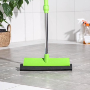 Щётка для пола с водосгоном Доляна, телескопический черенок, нержавеющая сталь, 26×6×73(118) см, цвет МИКС Щётка для пола с водосгоном Доляна, телескопический черенок, нержавеющая сталь, 26×6×73(118) см, цвет МИКС