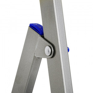 Стремянка Nika СМ3, широкие ступени, высота до рабочей площадки 625 мм, 3 ступени Стремянка Nika СМ3, широкие ступени, высота до рабочей площадки 625 мм, 3 ступени