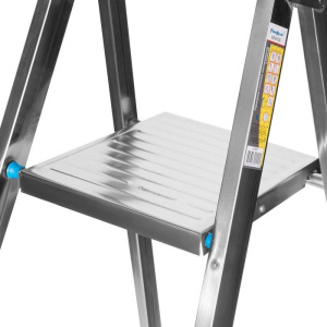 Стремянка "Ремоколор" 63-0-155, стальная, оцинкованная, эконом, 5 ступеней Стремянка "Ремоколор" 63-0-155, стальная, оцинкованная, эконом, 5 ступеней