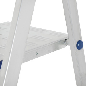 Стремянка TUNDRA, алюминиевая, 3 ступени, 600 мм Стремянка TUNDRA, алюминиевая, 3 ступени, 600 мм