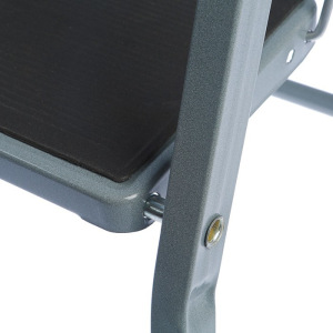 Стремянка ZALGER, с противоскользящими ковриками, высота до рабочей площадки 46см, 2 ступени Стремянка ZALGER, с противоскользящими ковриками, высота до рабочей площадки 46см, 2 ступени