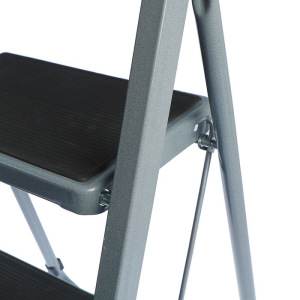 Стремянка ZALGER, с противоскользящими ковриками, высота до рабочей площадки 46см, 2 ступени Стремянка ZALGER, с противоскользящими ковриками, высота до рабочей площадки 46см, 2 ступени