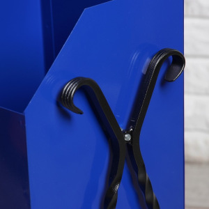 Урна уличная квадратная на гнутых ножках, 22 л синяя, художественная ковка Урна уличная квадратная на гнутых ножках, 22 л синяя, художественная ковка