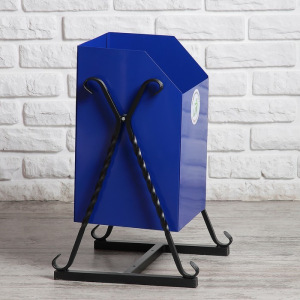 Урна уличная квадратная на гнутых ножках, 22 л синяя, художественная ковка Урна уличная квадратная на гнутых ножках, 22 л синяя, художественная ковка