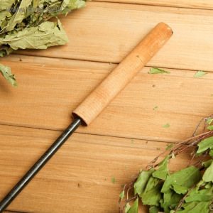 Кочерга металлическая с деревянной ручкой, длина 60 см Кочерга металлическая с деревянной ручкой, длина 60 см