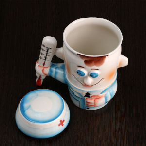 Кружка подарочная "Врач с Шапкой" 0,6 л, в коробке Кружка подарочная "Врач с Шапкой" 0,6 л, в коробке