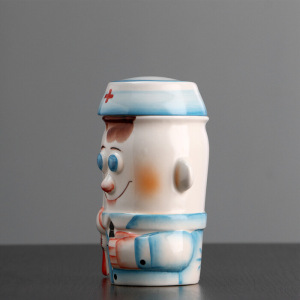 Кружка подарочная "Врач с Шапкой" 0,6 л, в коробке Кружка подарочная "Врач с Шапкой" 0,6 л, в коробке