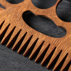 Расческа деревянная "Кастет", микс Расческа деревянная "Кастет", микс