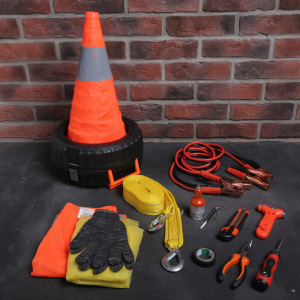 Автомобильный набор в колесе «Для лучшего мужика», 13 предметов Автомобильный набор в колесе «Для лучшего мужика», 13 предметов