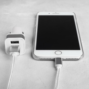 Набор аксессуаров для автомобиля «Характер и сила» 3 в 1 (магнитный держатель, USB-адаптер, кабель для зарядки) Набор аксессуаров для автомобиля «Характер и сила» 3 в 1 (магнитный держатель, USB-адаптер, кабель для зарядки)