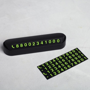 Набор аксессуаров для автомобиля «Первый во всём» 2 в 1 (магнитный держатель и табличка для номера) Набор аксессуаров для автомобиля «Первый во всём» 2 в 1 (магнитный держатель и табличка для номера)