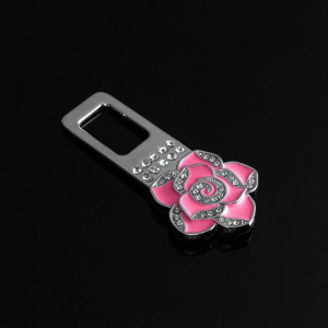 Заглушка ремня безопасности "Роза", металлическая Заглушка ремня безопасности "Роза", металлическая