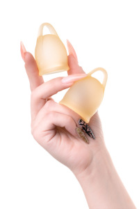 Менструальная чаша Satisfyer Feel Confident, 2 шт в наборе, Силикон, Оранжевый Менструальная чаша Satisfyer Feel Confident, 2 шт в наборе, Силикон, Оранжевый