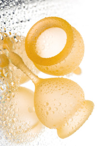 Менструальная чаша Satisfyer Feel Good, 2 шт в наборе, Силикон, Оранжевый Менструальная чаша Satisfyer Feel Good, 2 шт в наборе, Силикон, Оранжевый