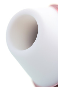 Вакуум-волновой бесконтактный стимулятор клитора Satisfyer Love Triangle, ABS пластик+силикон, Белый Вакуум-волновой бесконтактный стимулятор клитора Satisfyer Love Triangle, ABS пластик+силикон, Белый