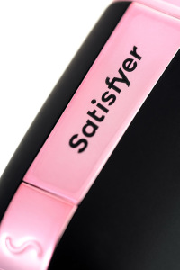 Вакуум-волновой бесконтактный стимулятор клитора Satisfyer Love Triangle,ABS пластик+силикон, Черный Вакуум-волновой бесконтактный стимулятор клитора Satisfyer Love Triangle,ABS пластик+силикон, Черный