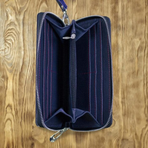 Кошелёк на молнии, синий с красной нитью Кошелёк на молнии, синий с красной нитью